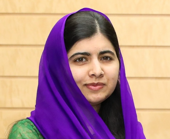 Malala Yousafzai By 内閣官房内閣広報室 - kantei.go.jp – ユスフザイ女史による表敬及び共同記者発表, CC BY 4.0, https://commons.wikimedia.org/w/index.php?curid=104706553