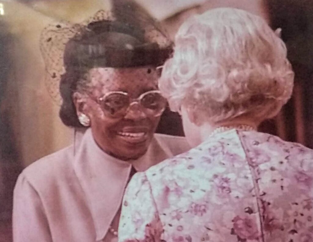 Eunice meets the Queen for presentation of her MBE