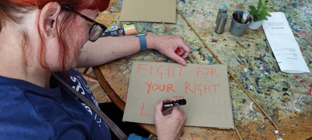 Campaigner for Libraries makes a banner